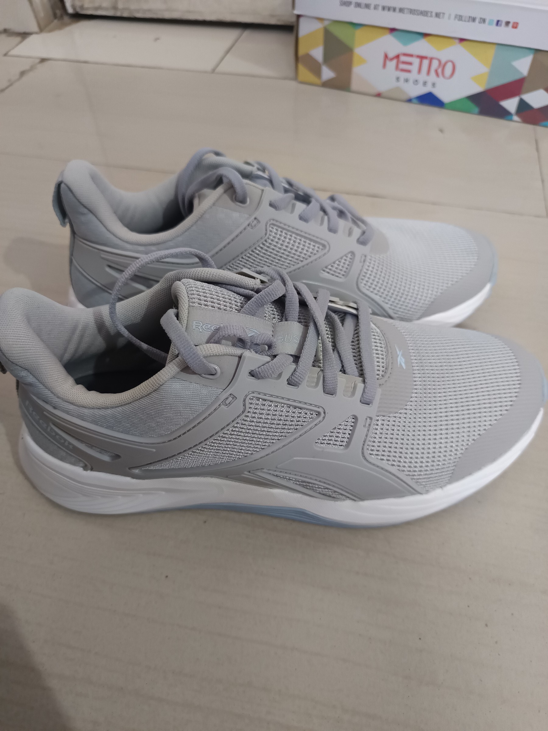 Reebok grey sport shoes — pre-loved Footwear on Slayyitt