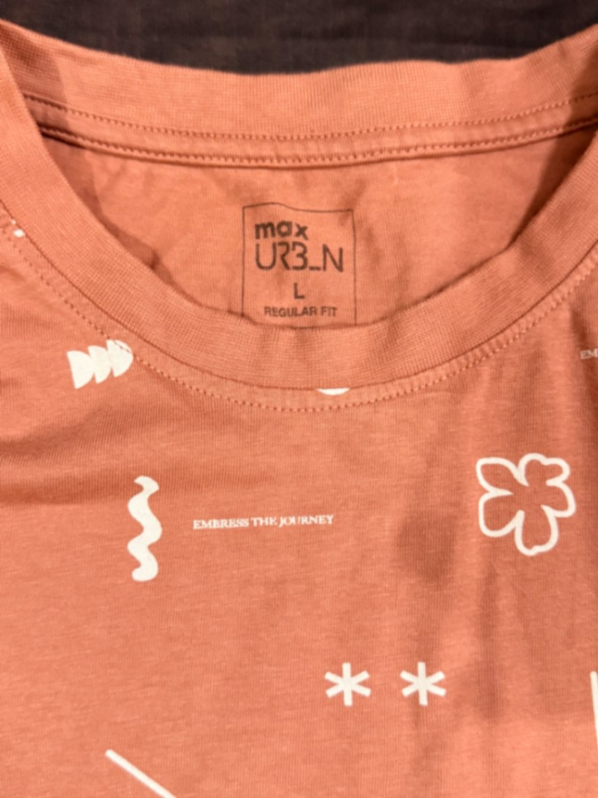 Relaxed Fit Graphic T-Shirt – Peach | Size L — pre-loved Tops on Slayyitt