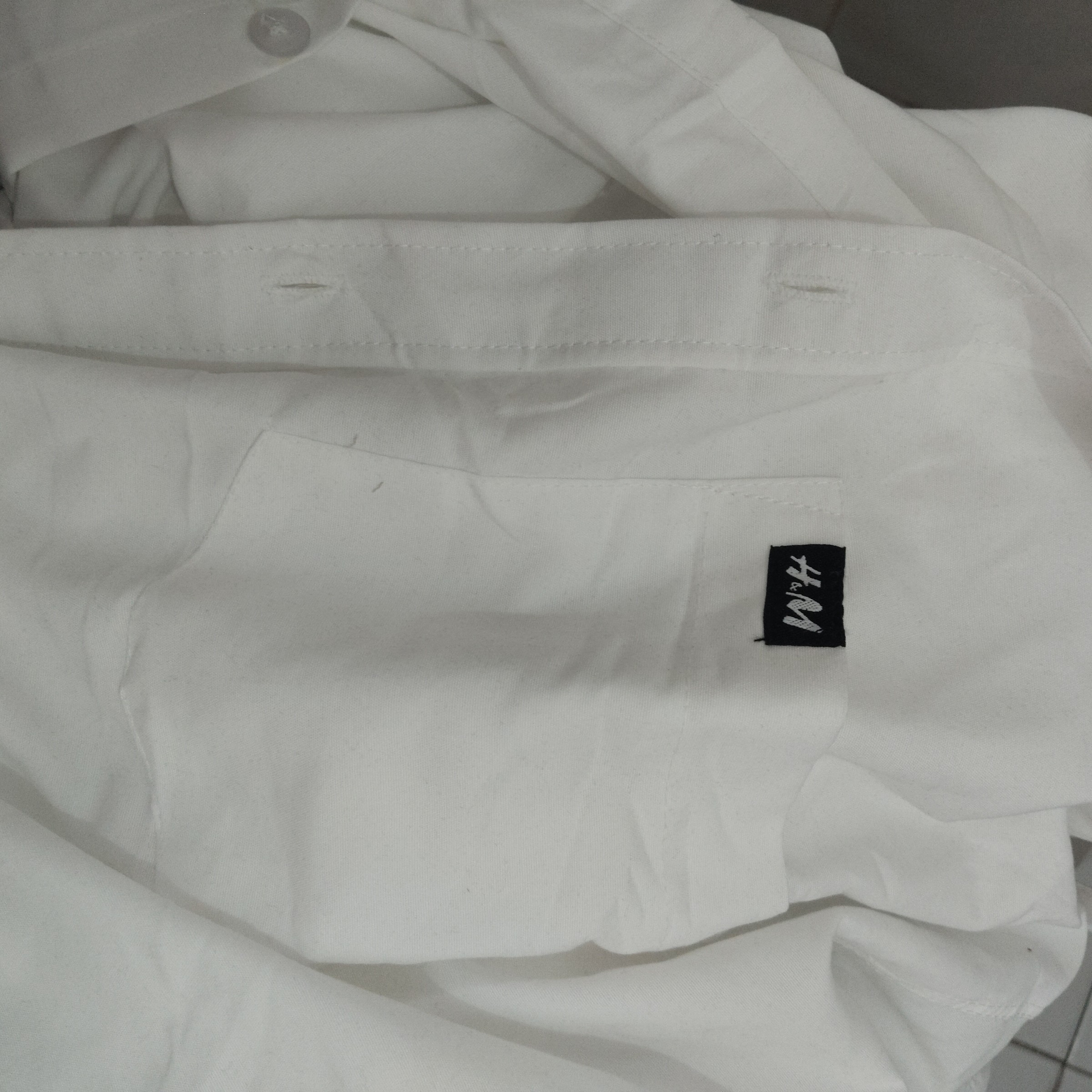 White plain Shirt (H&M) — pre-loved Tops on Slayyitt