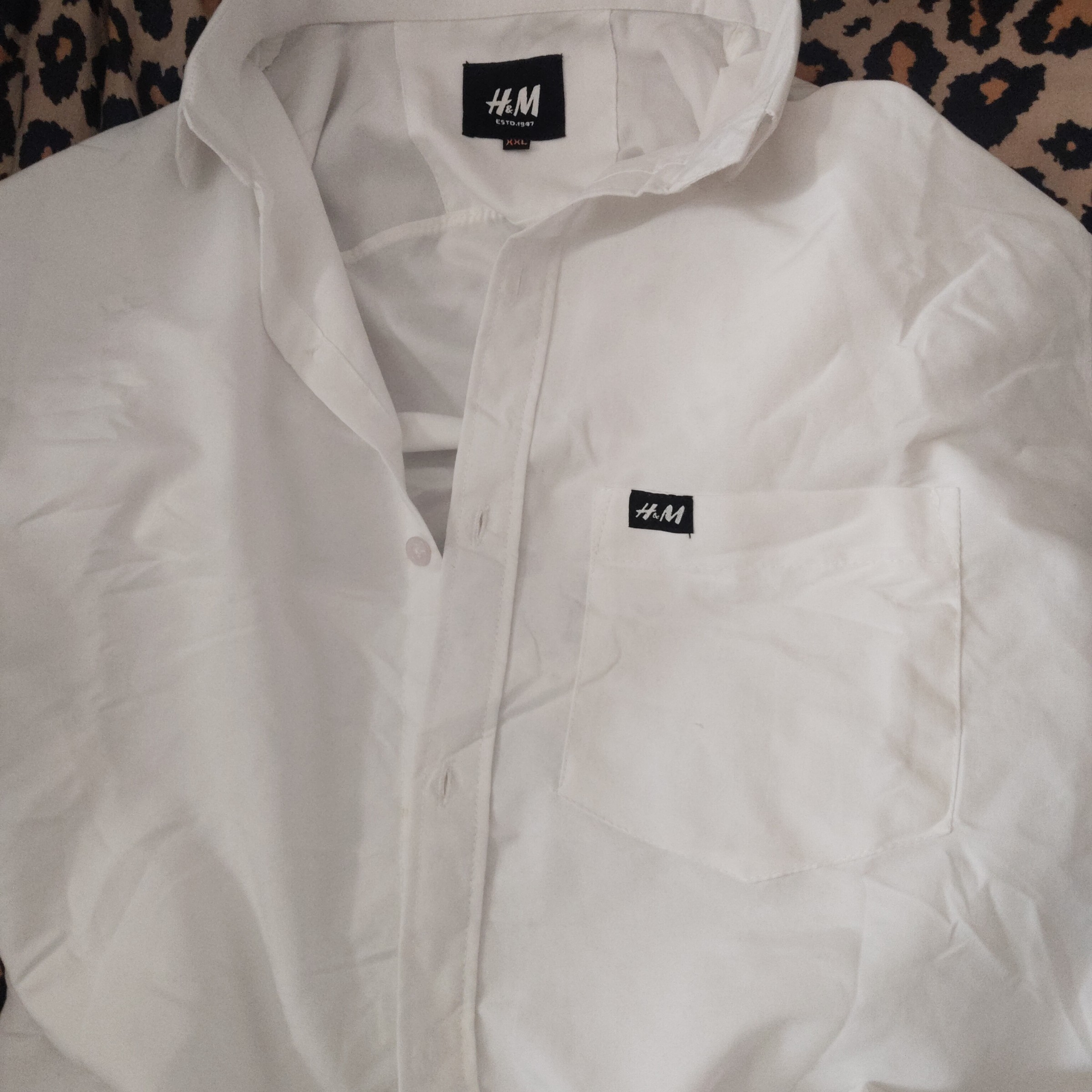 White plain Shirt (H&M) — pre-loved Tops on Slayyitt