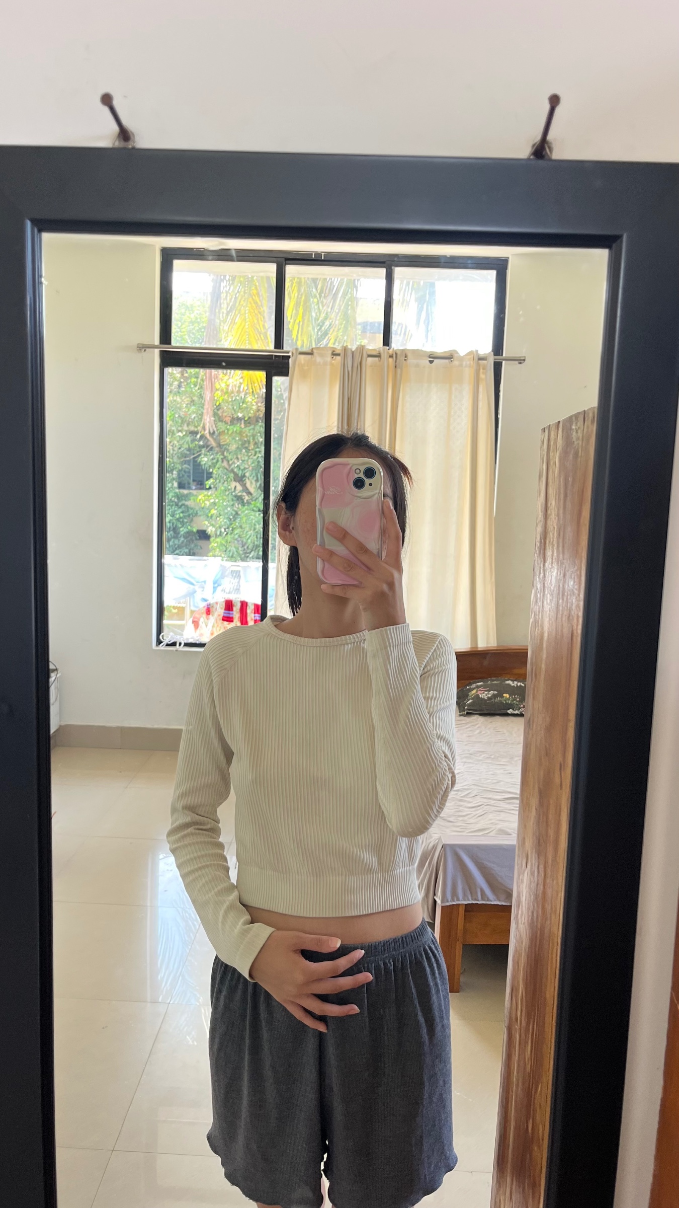 Crop top — pre-loved Tops on Slayyitt