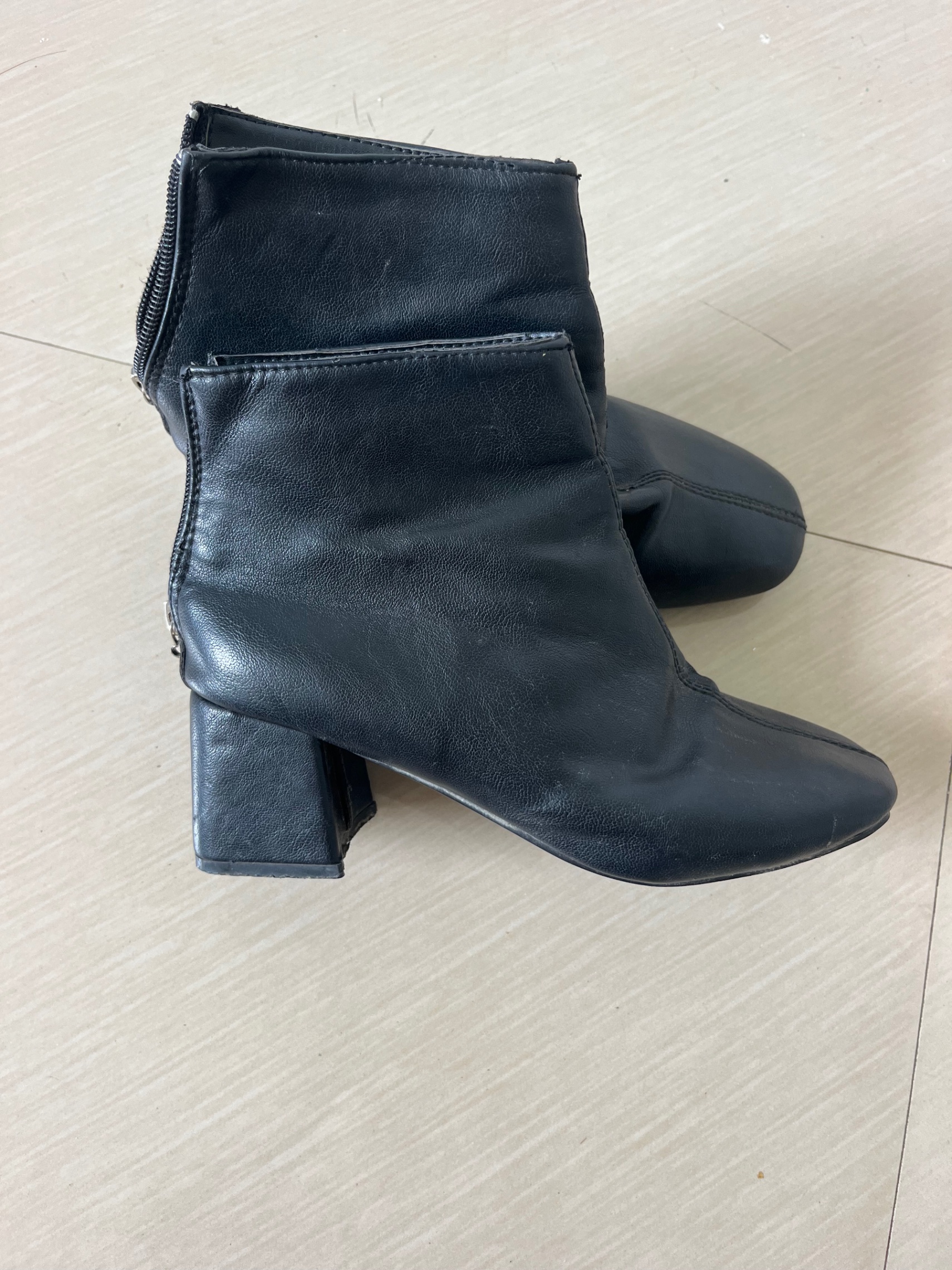 Authentic leather ankle boots — pre-loved Footwear on Slayyitt