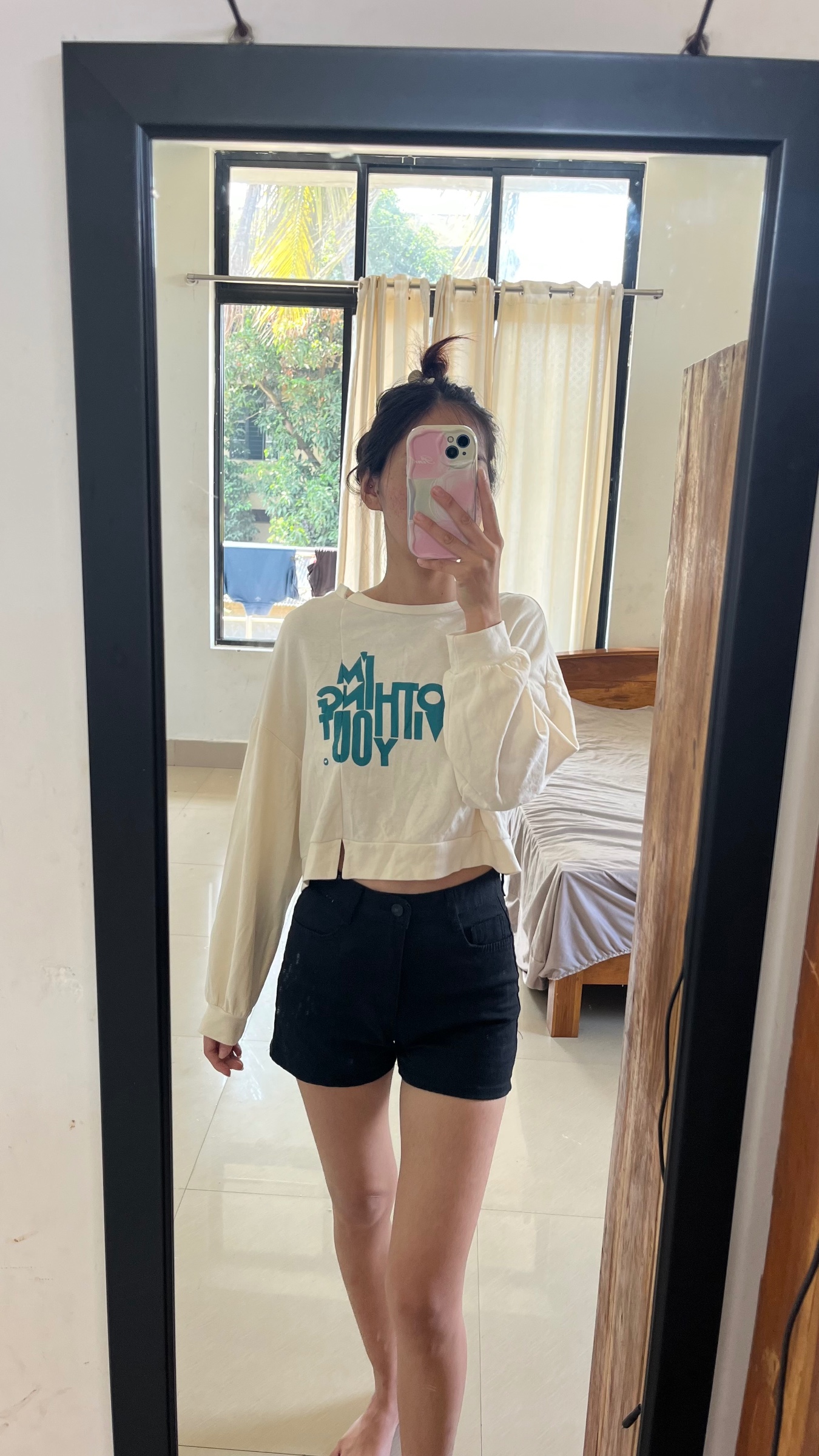 Creamy sweat — pre-loved Seasonal Categories on Slayyitt