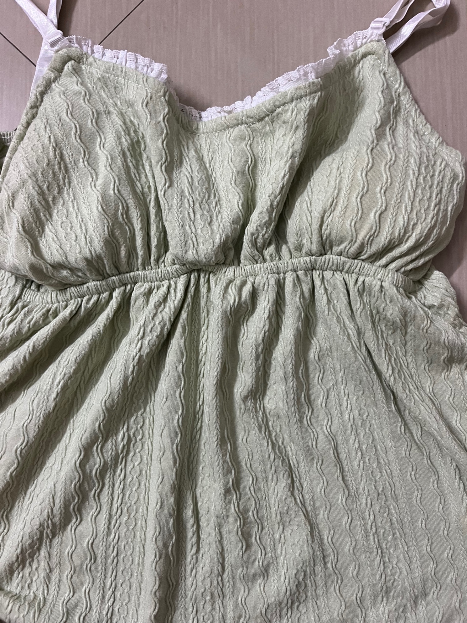 Lime green sleeveless top — pre-loved Tops on Slayyitt