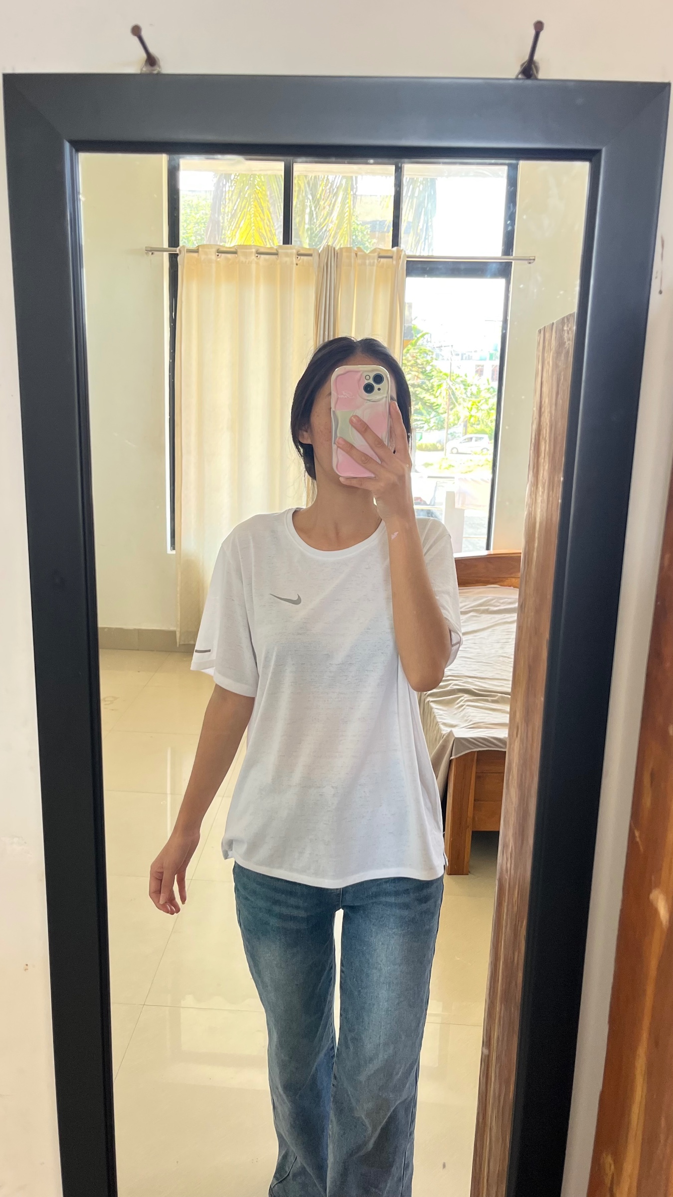 White Nike T-shirt — pre-loved Tops on Slayyitt