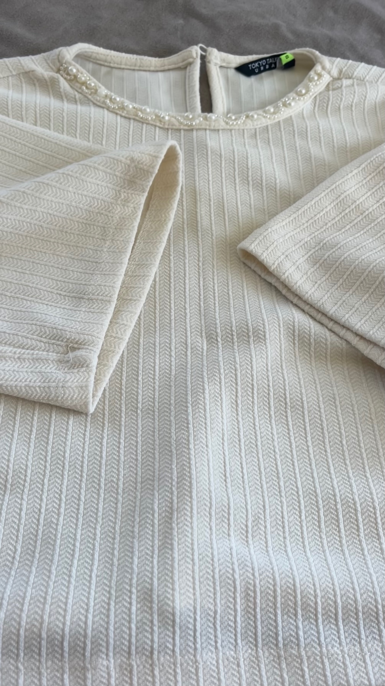 Wwomems tops — pre-loved Tops on Slayyitt
