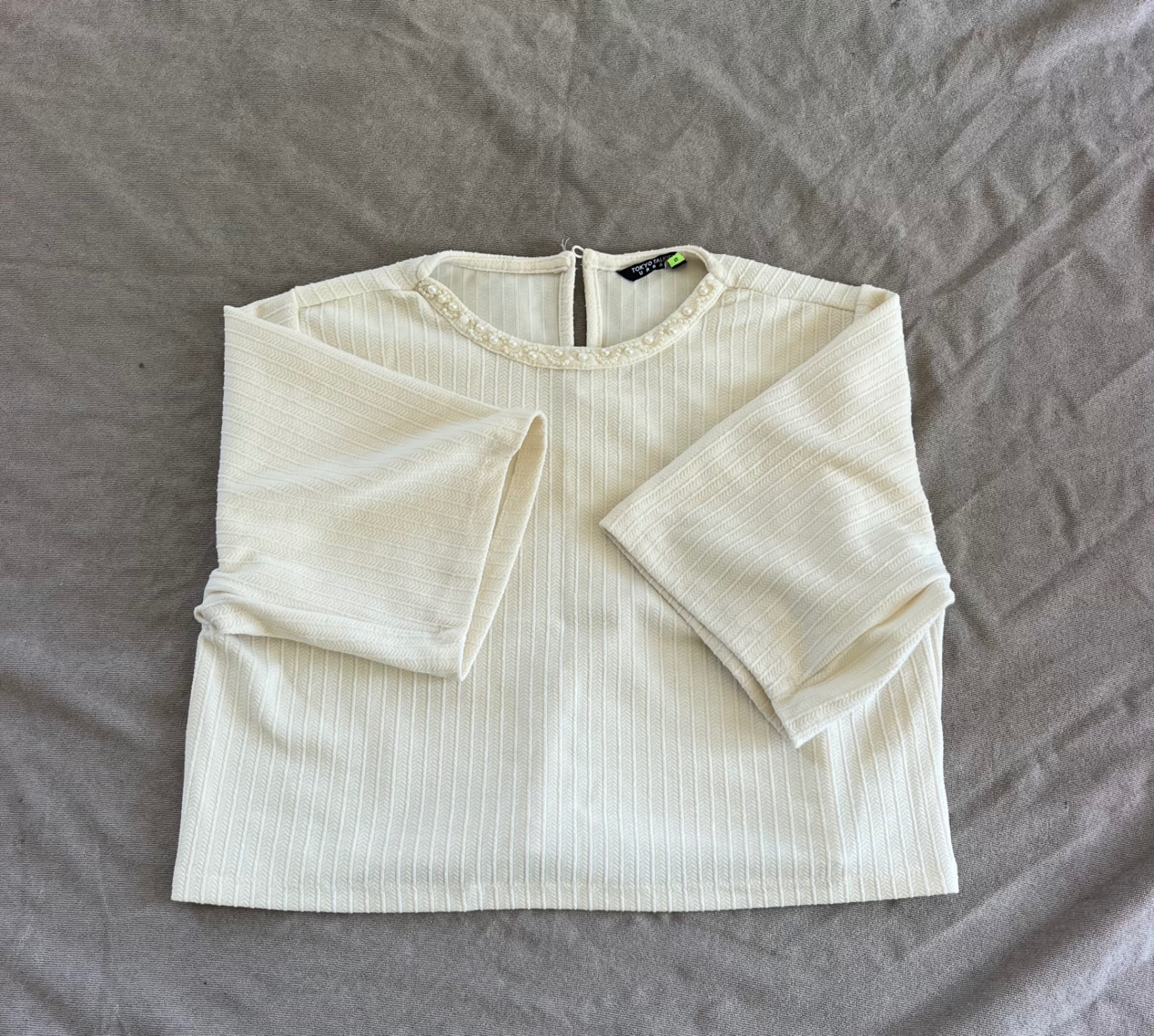 Wwomems tops — pre-loved Tops on Slayyitt