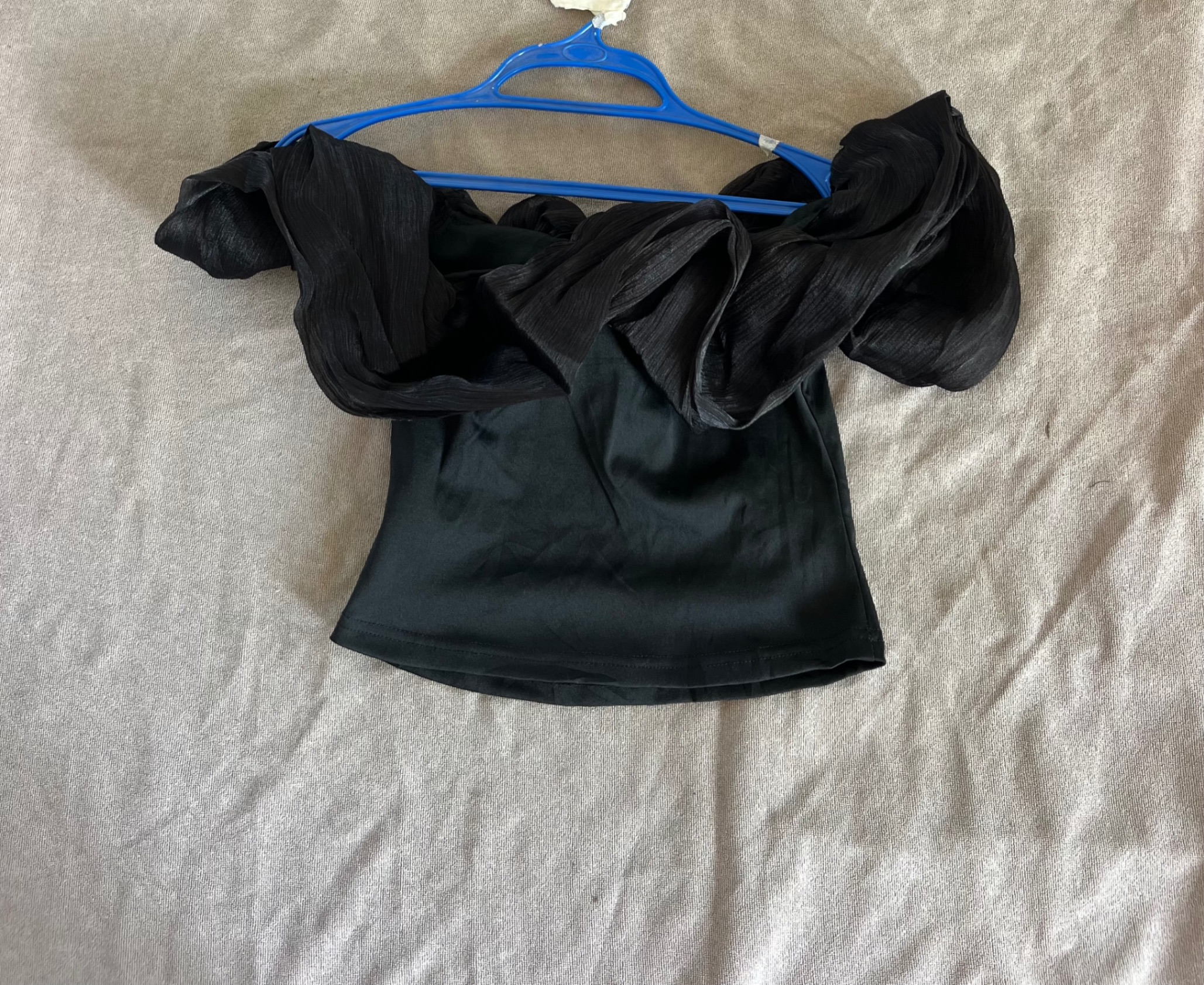 Black tops — pre-loved Tops on Slayyitt
