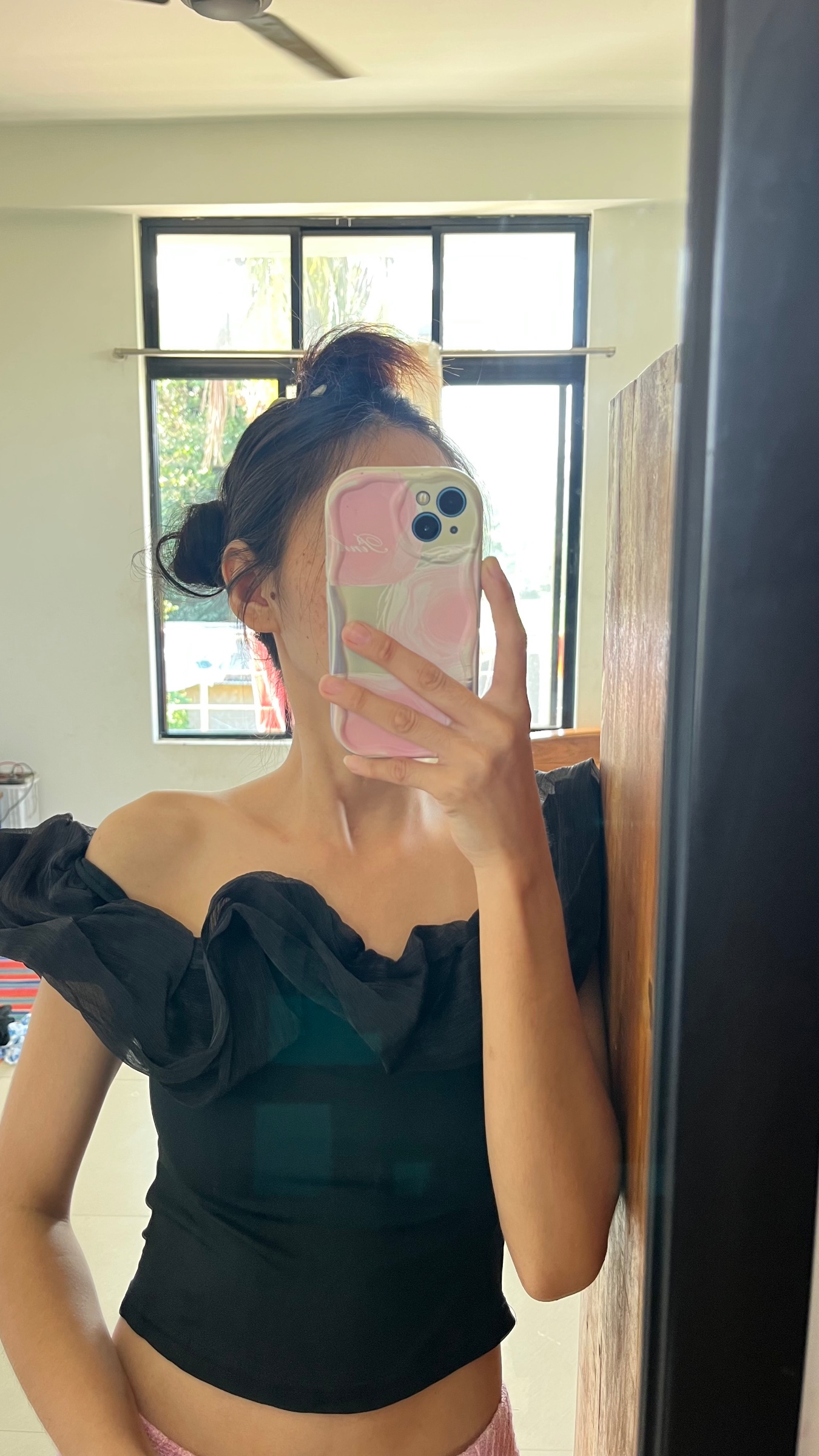 Black tops — pre-loved Tops on Slayyitt