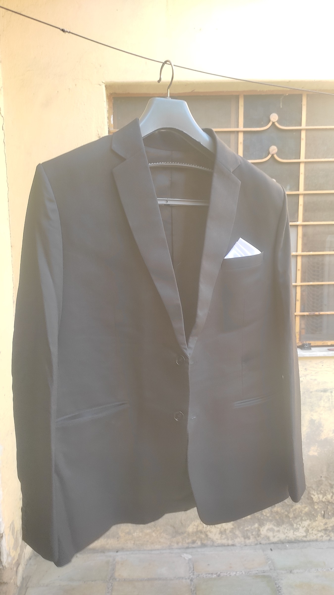 Classic Black Two-Button Slim Fit Tailored Blazer with Pocket Square — pre-loved Outerwear on Slayyitt