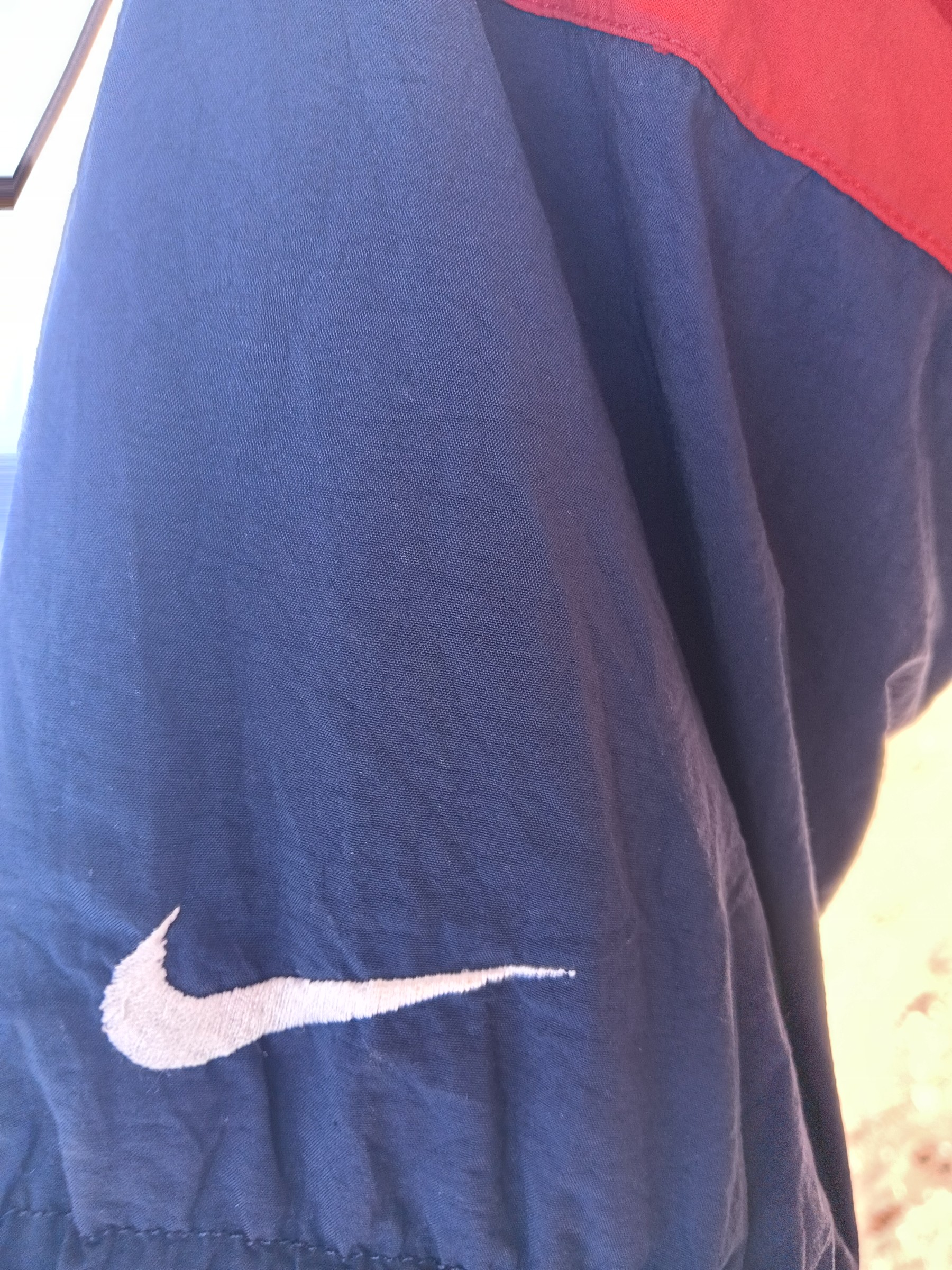 This item is a vintage 1990s Nike Challenge Court tennis windbreaker jacket. The Challenge Court line was famously popularized by tennis legend Andre Agassi — pre-loved Vintage & Thrift on Slayyitt
