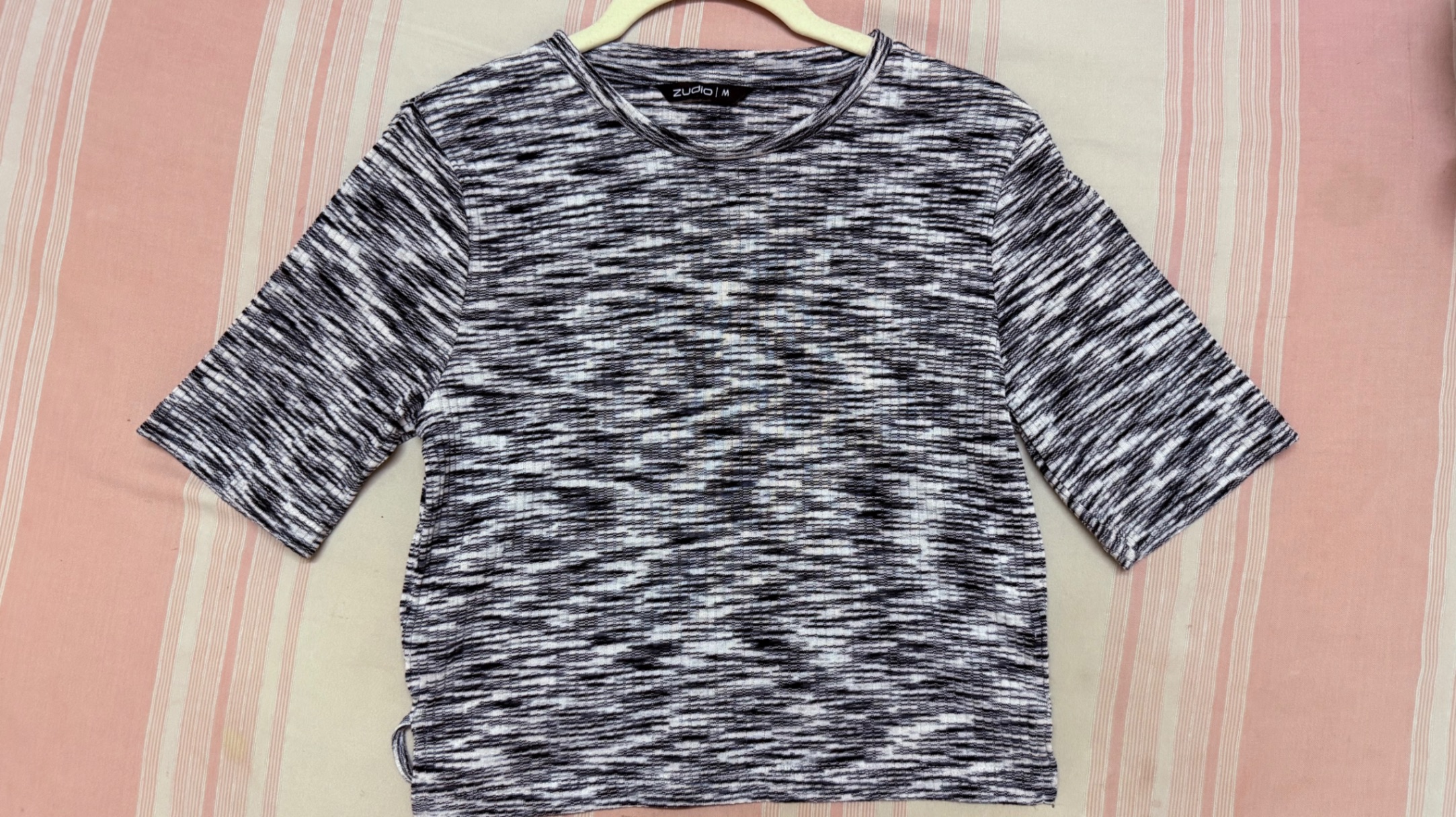 Zudio Women’s Black & White Printed Top — pre-loved Tops on Slayyitt