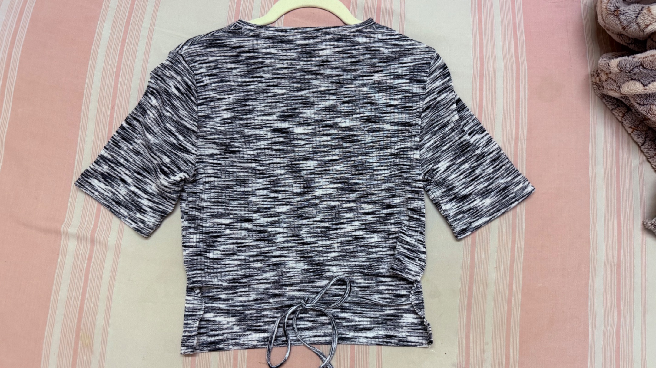 Zudio Women’s Black & White Printed Top — pre-loved Tops on Slayyitt