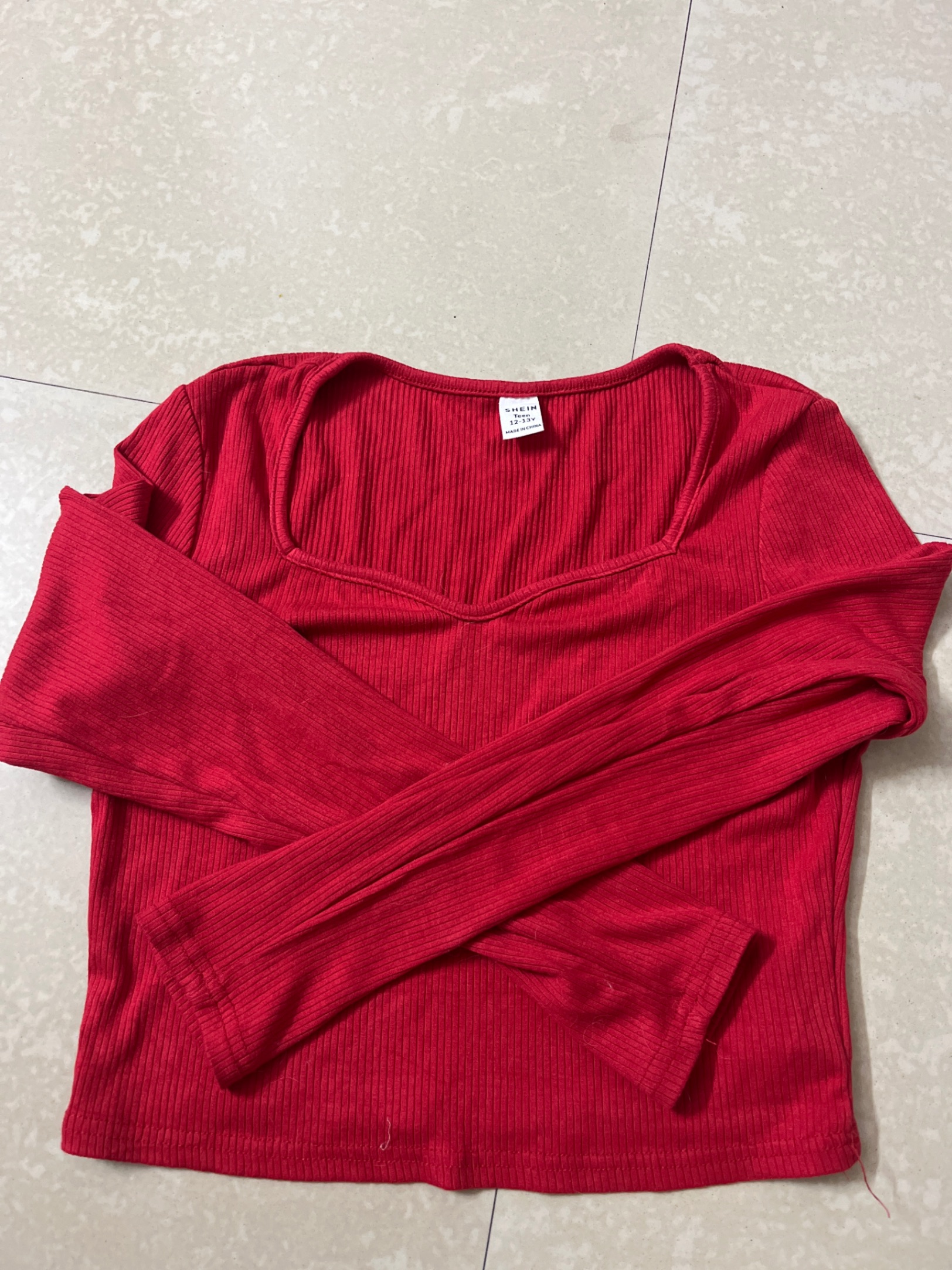 Red crop top ... size -S — pre-loved Tops on Slayyitt