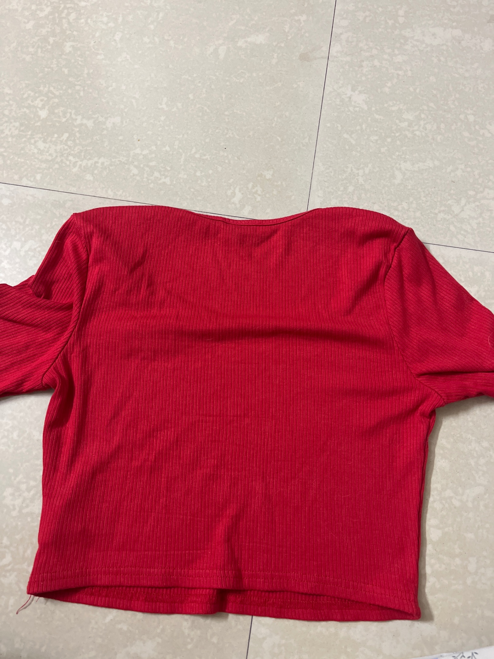 Red crop top ... size -S — pre-loved Tops on Slayyitt
