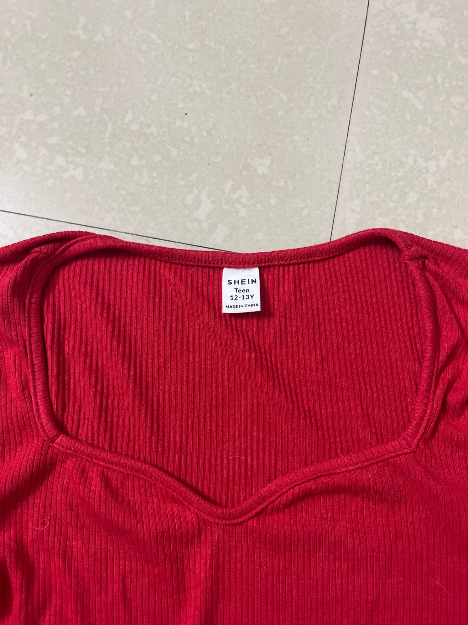 Red crop top ... size -S — pre-loved Tops on Slayyitt