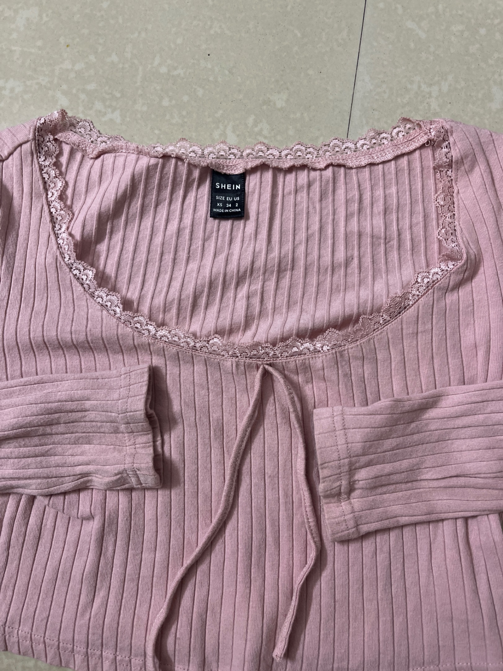 Baby pink crop top ..... size s — pre-loved Tops on Slayyitt