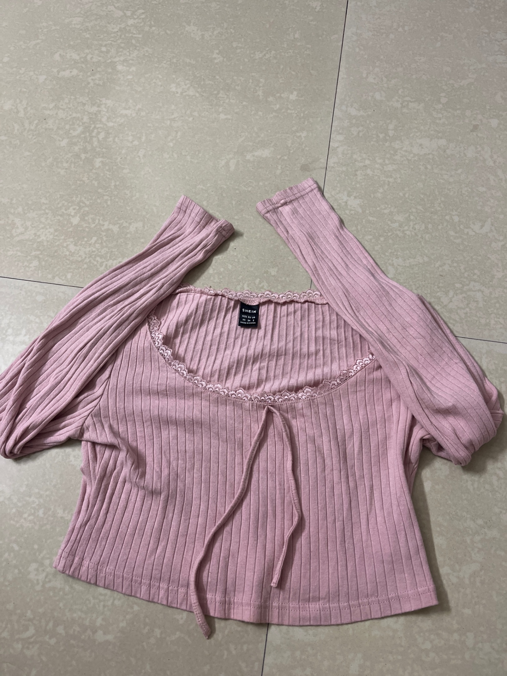 Baby pink crop top ..... size s — pre-loved Tops on Slayyitt