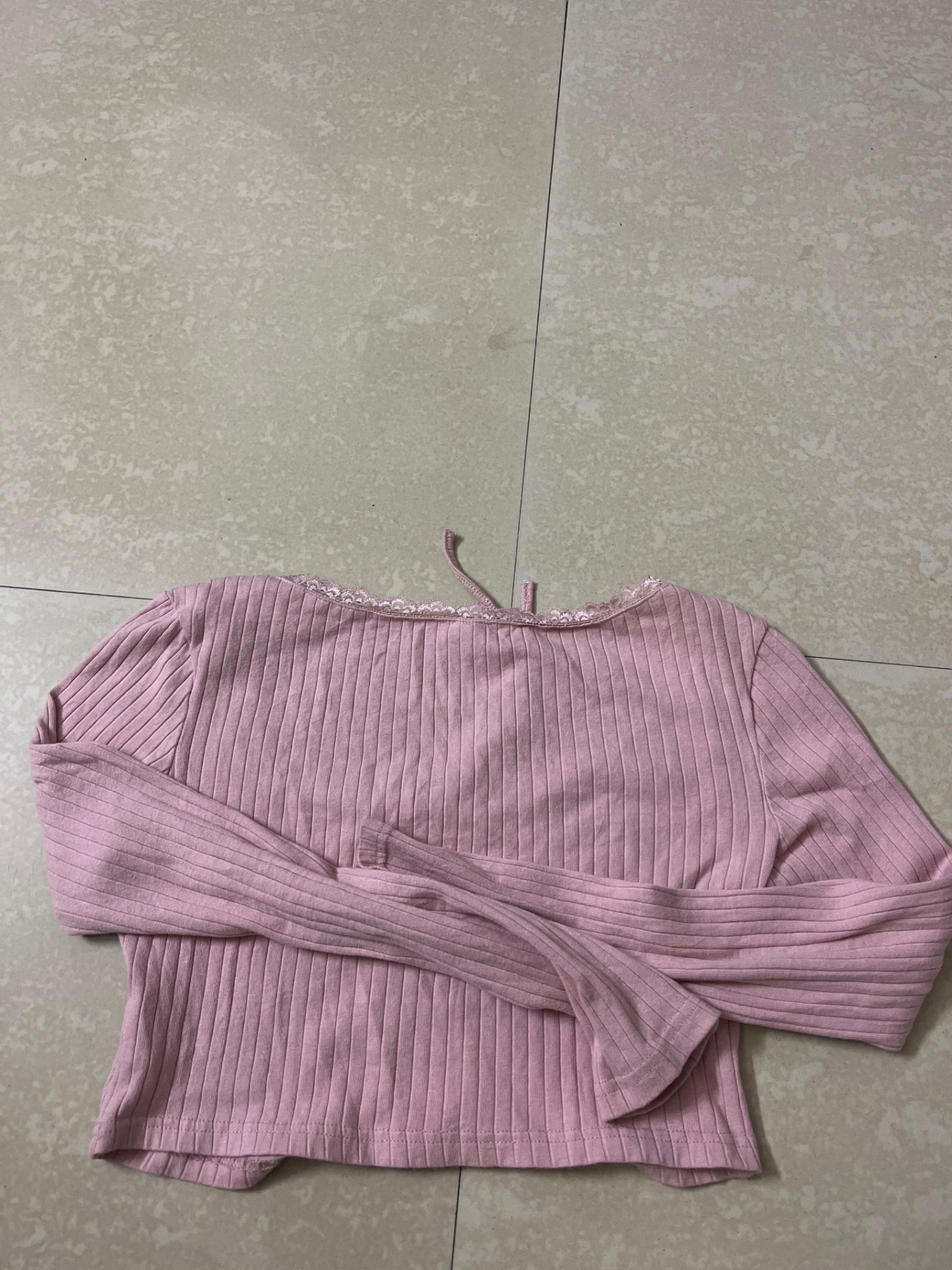 Baby pink crop top ..... size s — pre-loved Tops on Slayyitt