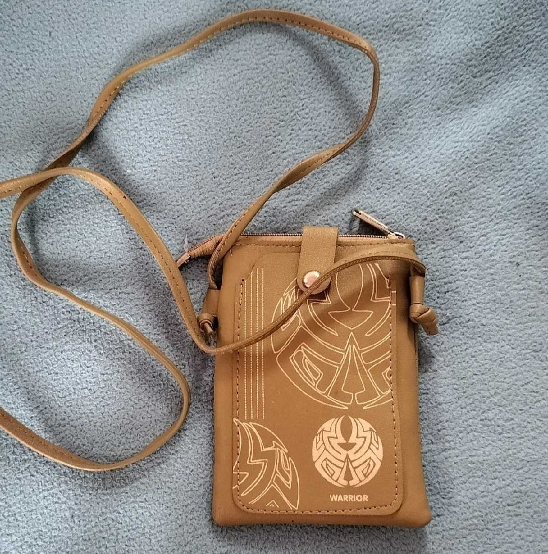 Sling bag — pre-loved Accessories on Slayyitt