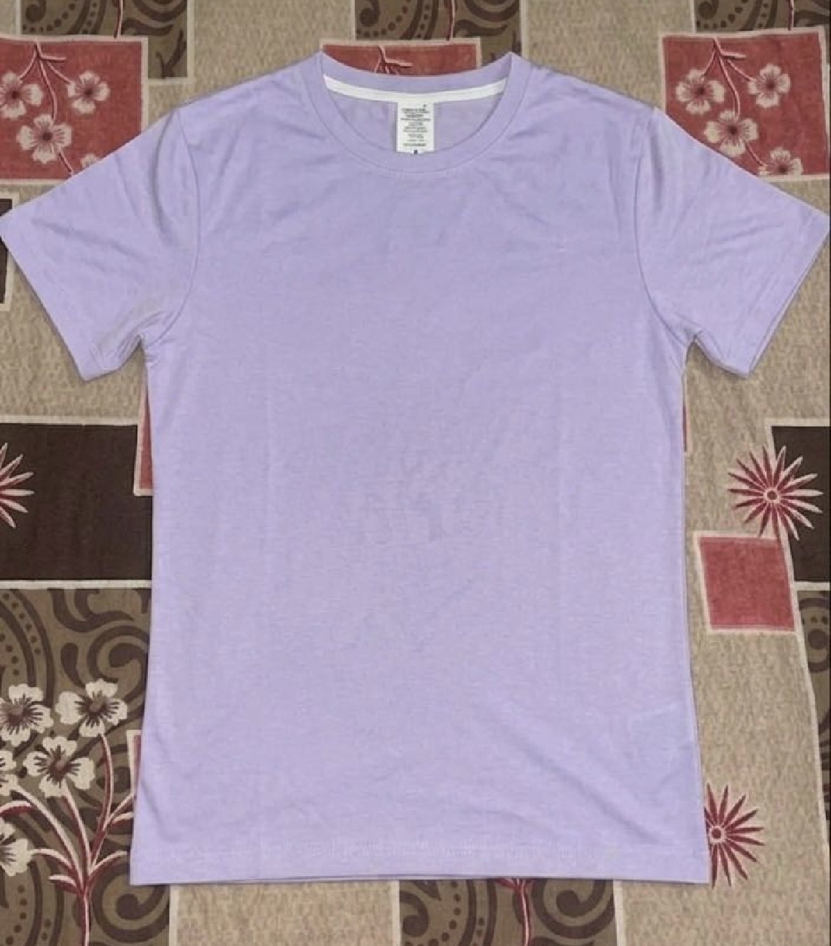 Basic crew neck Tshirt — pre-loved Tops on Slayyitt
