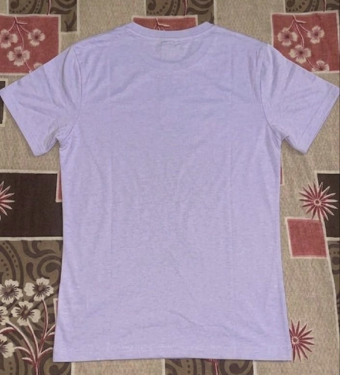 Basic crew neck Tshirt — pre-loved Tops on Slayyitt