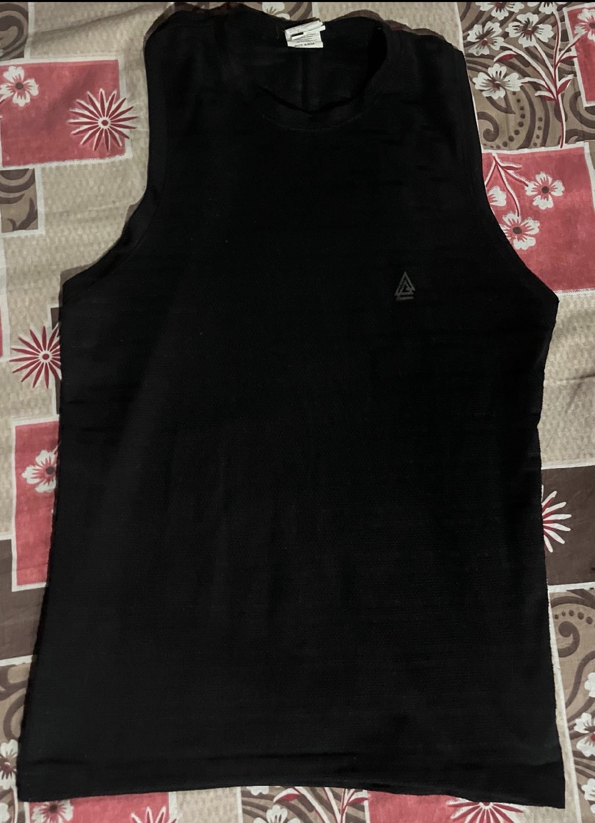 Sleveless tshirt(black) — pre-loved Tops on Slayyitt