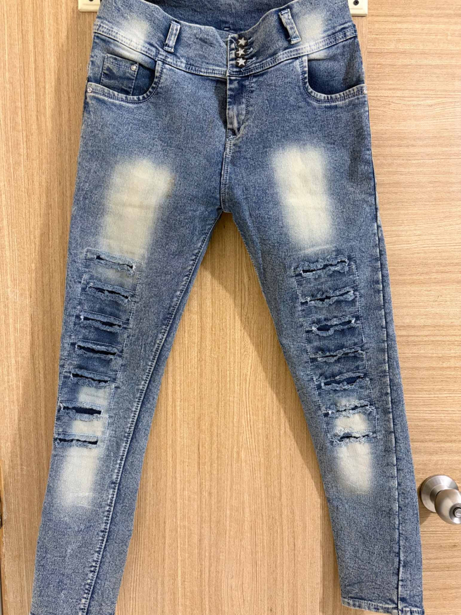 Blue jeans — pre-loved Bottoms on Slayyitt