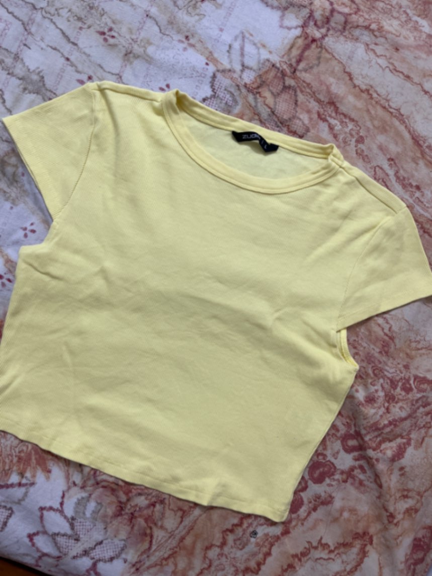 Crop top lemon — pre-loved Tops on Slayyitt