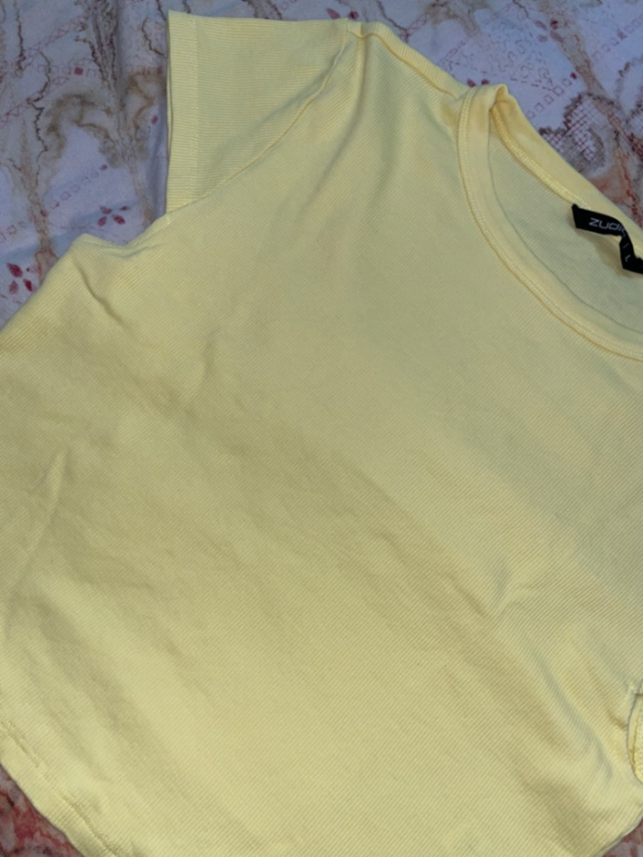 Crop top lemon — pre-loved Tops on Slayyitt