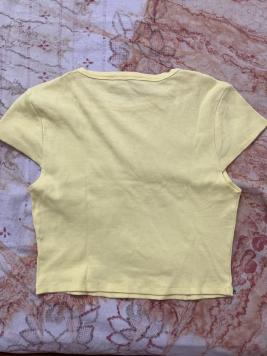 Crop top lemon — pre-loved Tops on Slayyitt