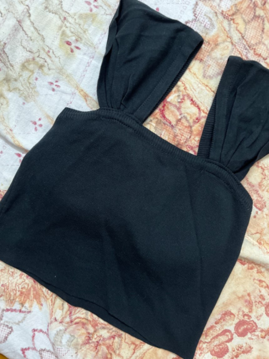 Cute black crop top — pre-loved Tops on Slayyitt