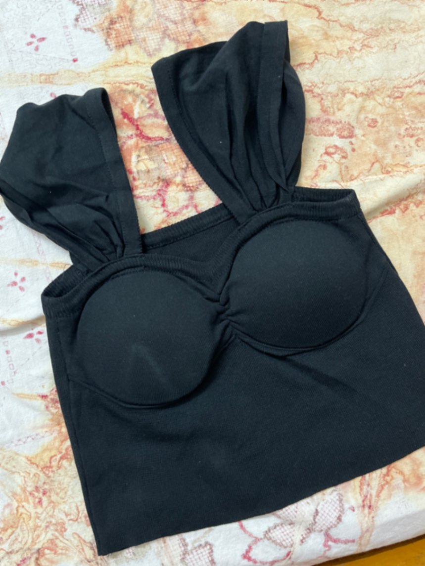 Cute black crop top — pre-loved Tops on Slayyitt
