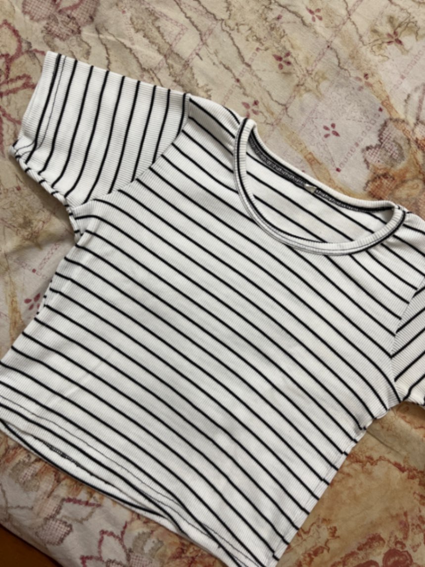 White striped crop tee — pre-loved Tops on Slayyitt