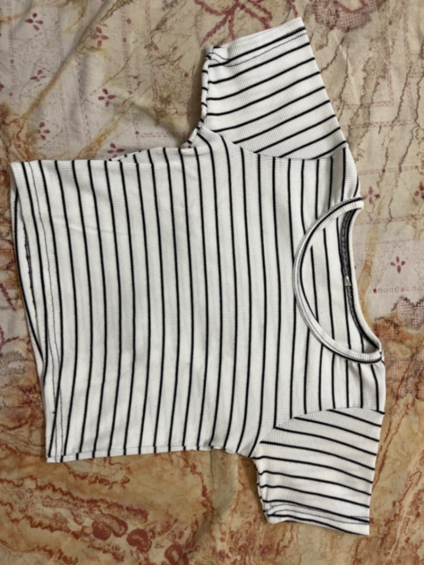 White striped crop tee — pre-loved Tops on Slayyitt