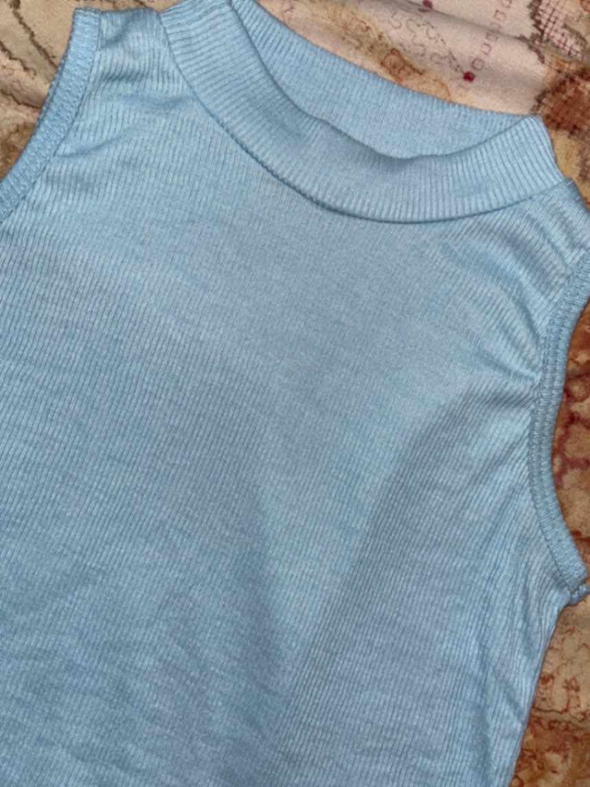 Little highNeck Crop top — pre-loved Tops on Slayyitt