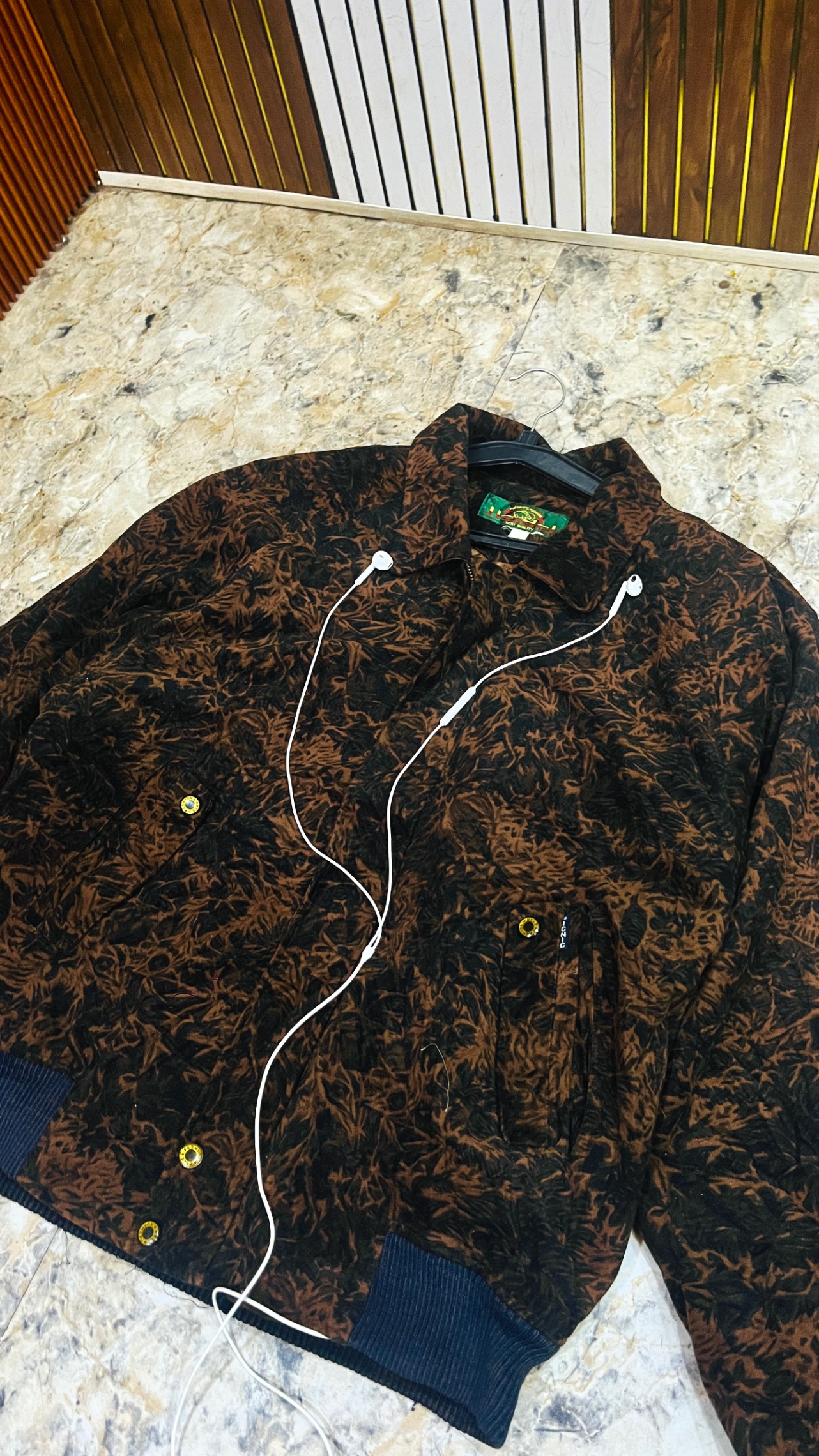 Brown heavy jacket — pre-loved Vintage & Thrift on Slayyitt