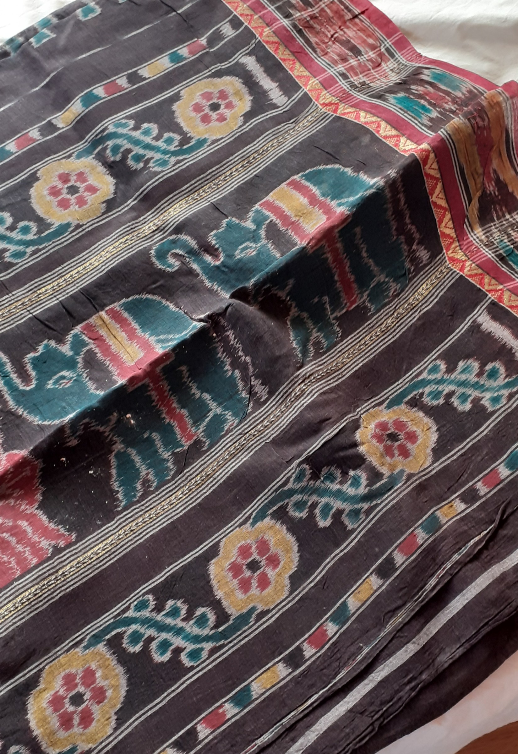 Bengal cotton saree with ethnic motifs and print print — pre-loved Ethnic Wear on Slayyitt