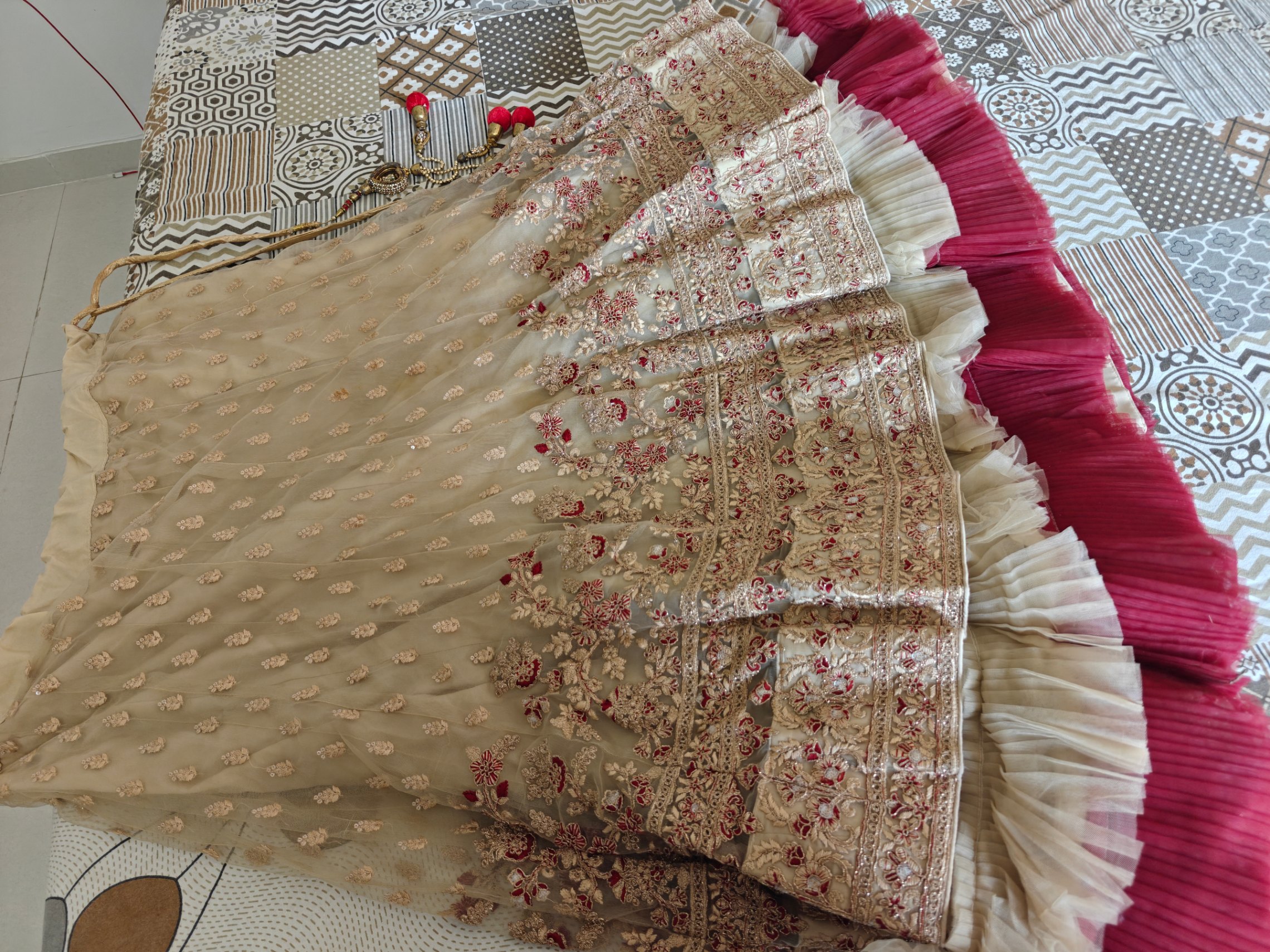 Lehenga beige and maroon — pre-loved Indian Festival & Wedding Wear on Slayyitt