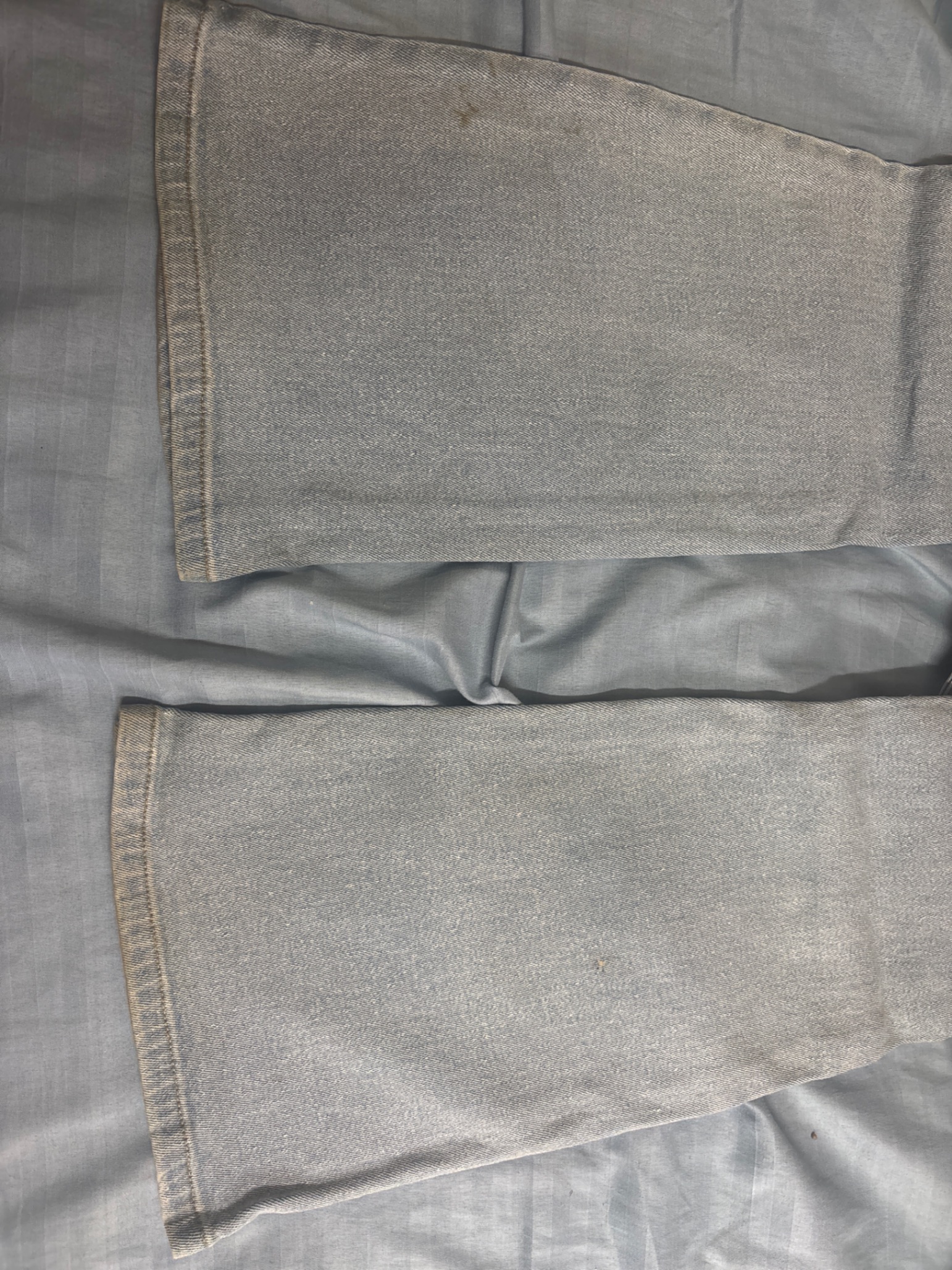 Light Wash High-Waist Bell-Bottom / Flared Jeans | Women — pre-loved Bottoms on Slayyitt
