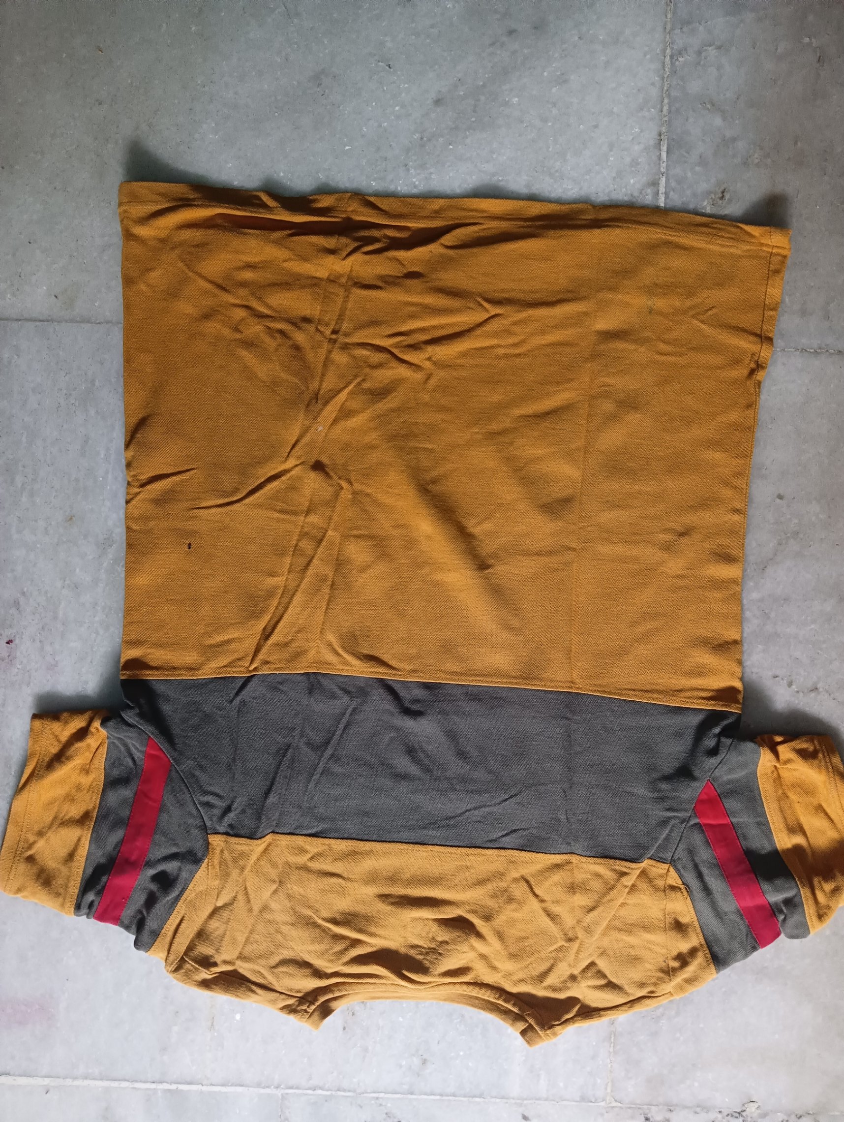 Matte finish M size tshirt for men — pre-loved Seasonal Categories on Slayyitt