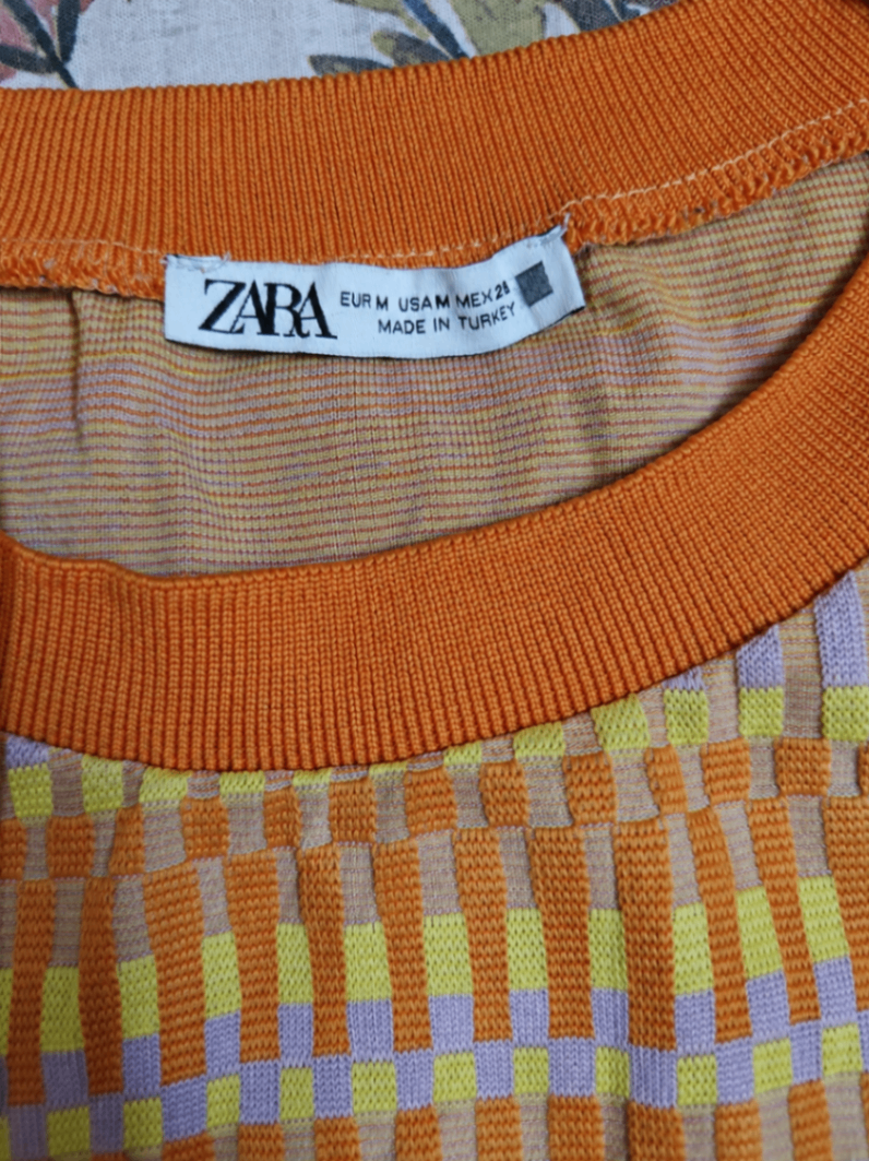 Zara Women Geometric Print Knit Top — pre-loved Tops on Slayyitt