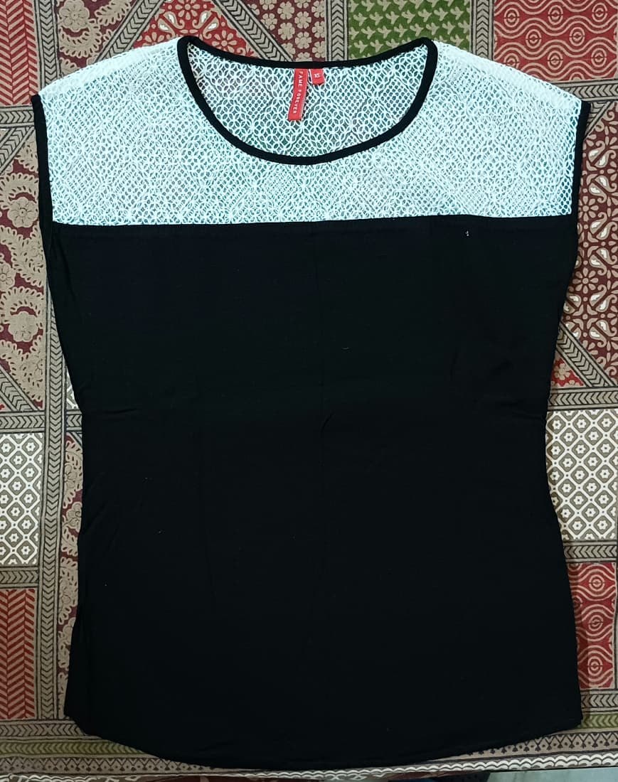 Blue full sleeves 100% cotton top, white and black top, pink sleeveless 100% cotton top blacl — pre-loved Tops on Slayyitt
