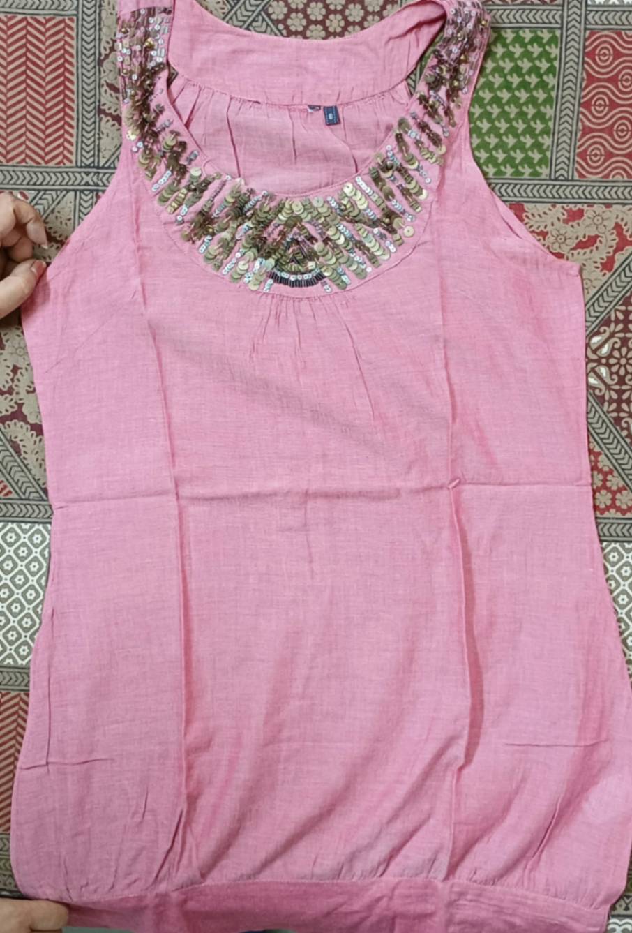 Blue full sleeves 100% cotton top, white and black top, pink sleeveless 100% cotton top blacl — pre-loved Tops on Slayyitt