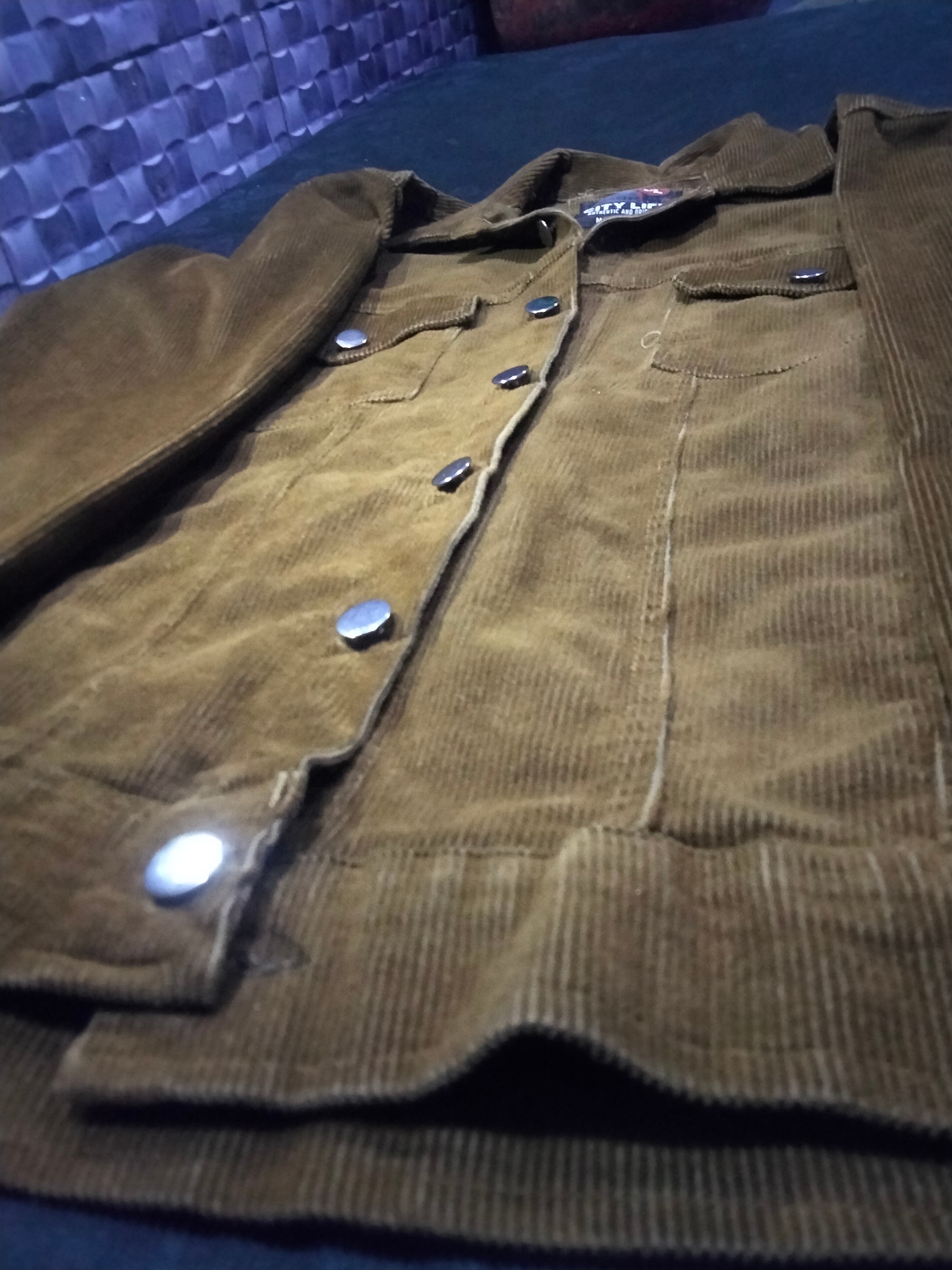 Vintage jacket — pre-loved Vintage & Thrift on Slayyitt